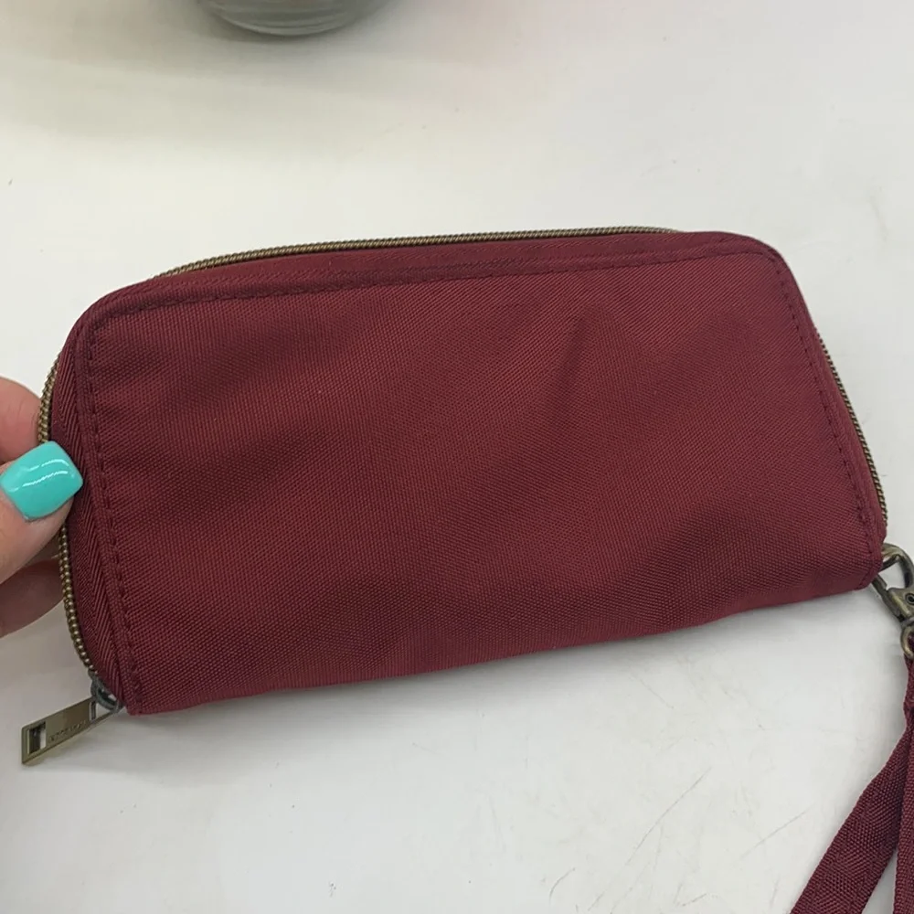 Red travelon standard size nylon wallet as is. SM3741